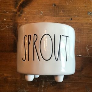 NWOT Rae Dunn Sprout Planter